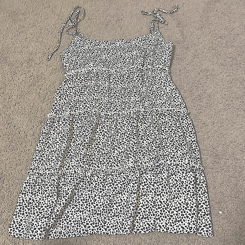 Preppy short dress white with black cheetah print.